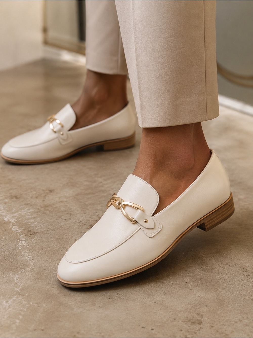 Naturalizer Women's Ivory Leather Loafers with Gold Chain